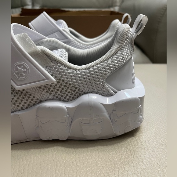 NWB - Adidas Star Wars Kids’ Runner IE8044 - EU 40/Youth US 7/Women US 8 - Picture 6 of 16